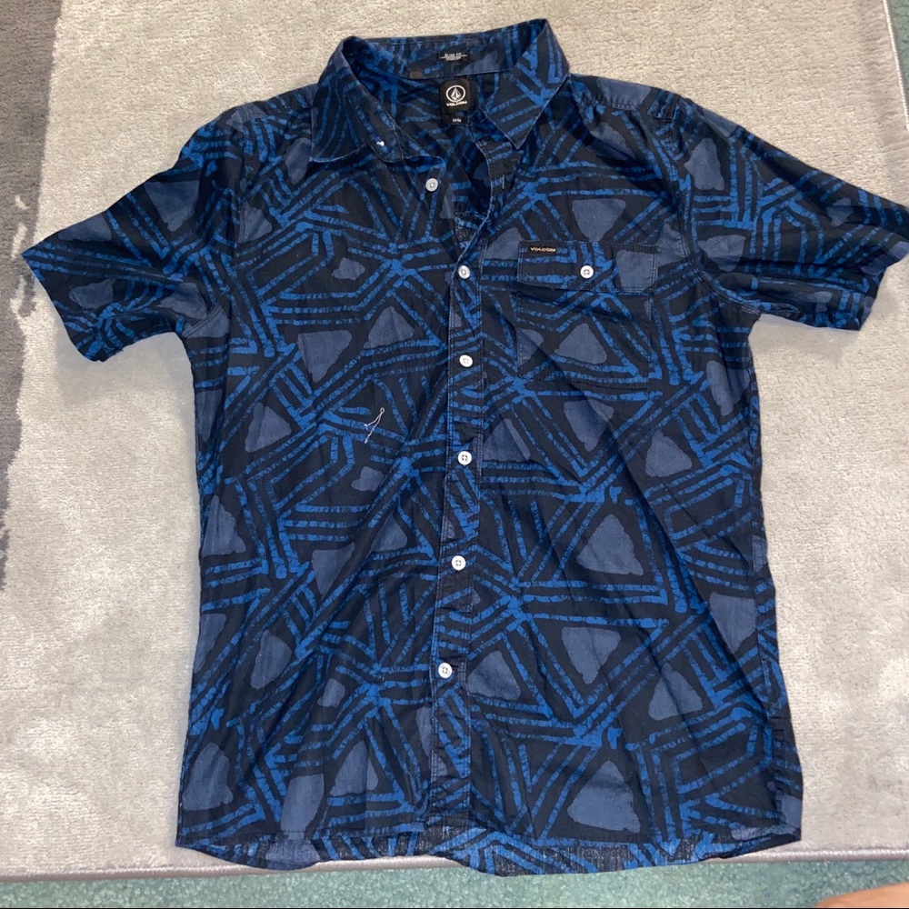 Blue volcom pattern button up